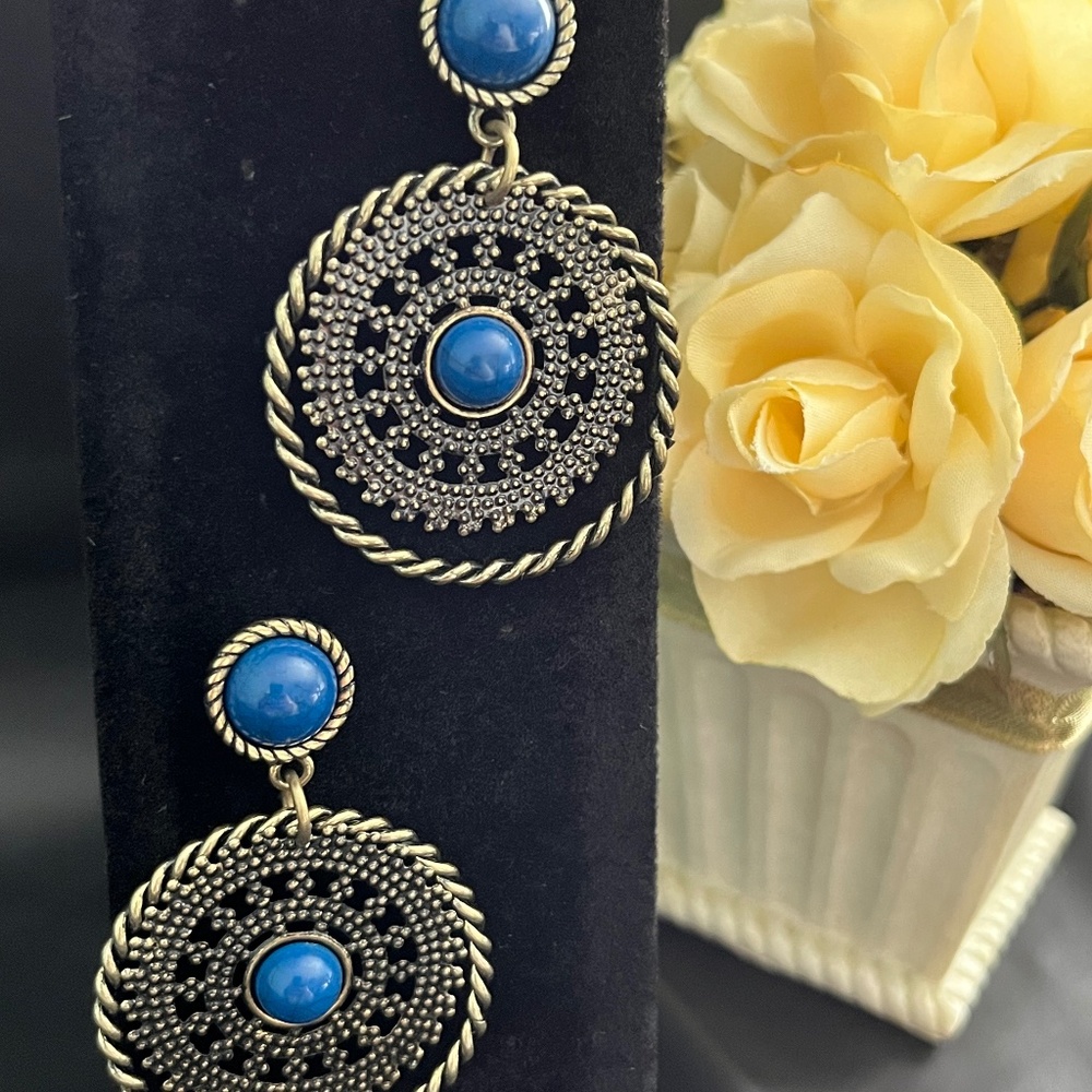 Gorgeous Premier Designs Blue Stone Earrings